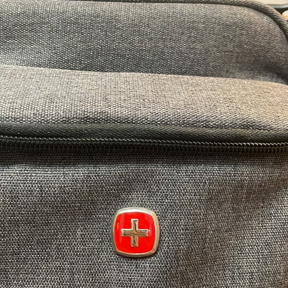 Never Used SwissGear Insulated Cooler Lunch Bag - Picture 3 of 15